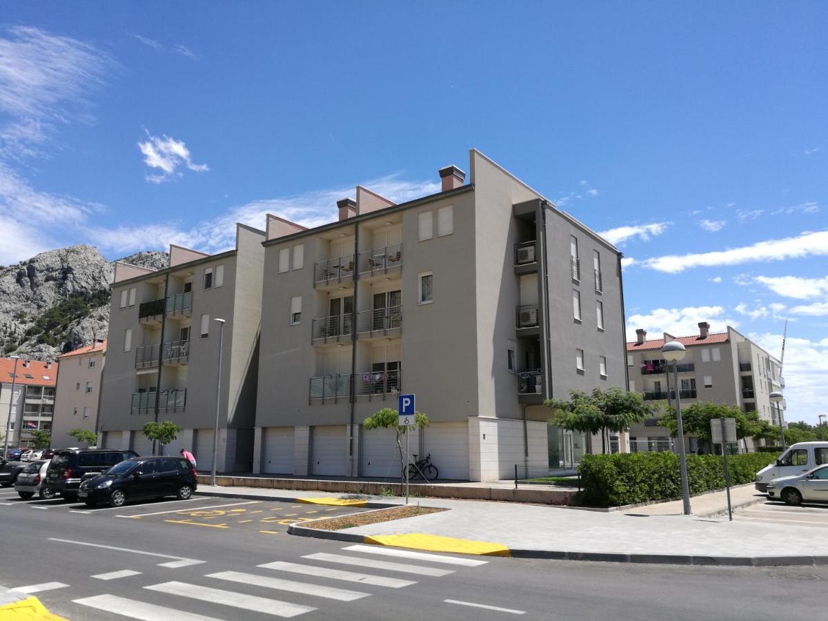 Apartment Anamarija Omis Bagian luar foto